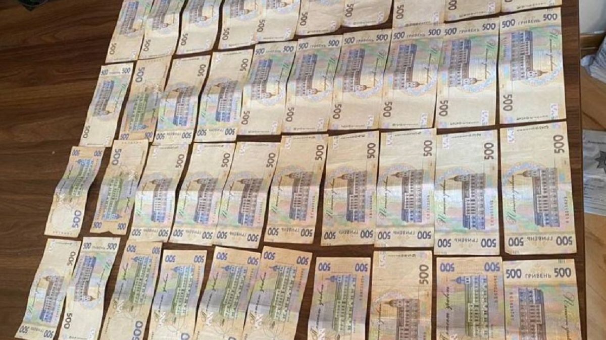 Посадовців «Укрзалізниці» з Львівщини затримали на хабарі за ремонт вагонів