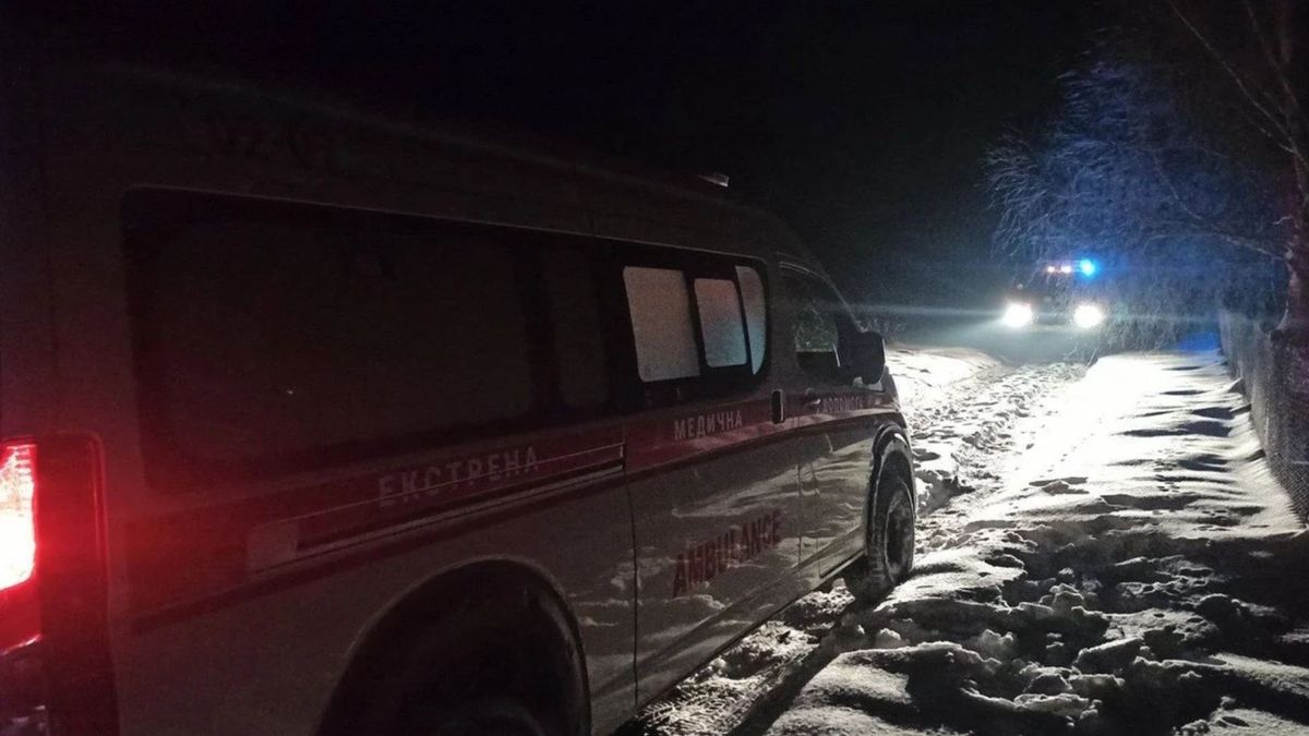 На Рівненщині 40-річна жінка народила 11-ту дитину у власному авто