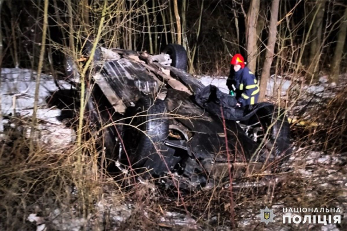 На Хмельниччині п'яний водій перекинув BMW X5 в кювет, є загиблий