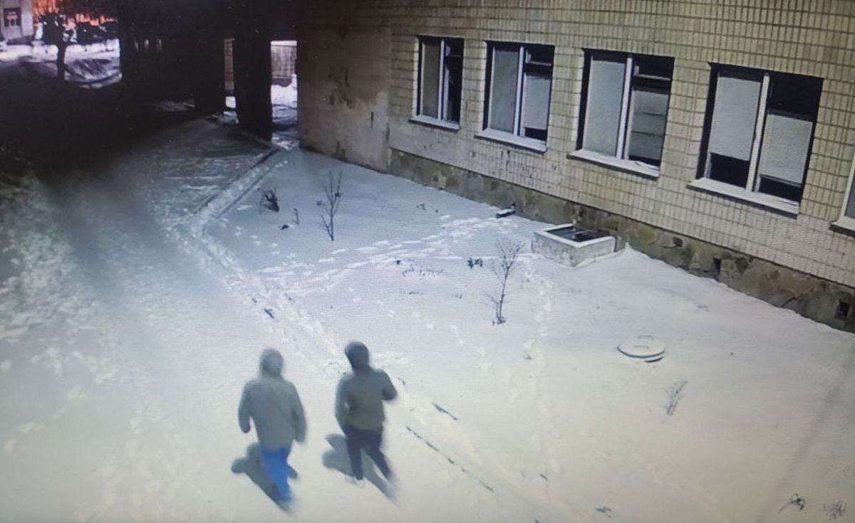 В Тернополі поліція зловила двох неповнолітніх, які увечері на вулиці пограбували жінку