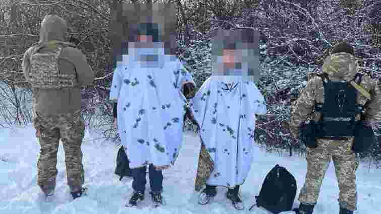 На Одещині двоє чоловіків намагались незаконно перетнути кордон у камуфляжних халатах