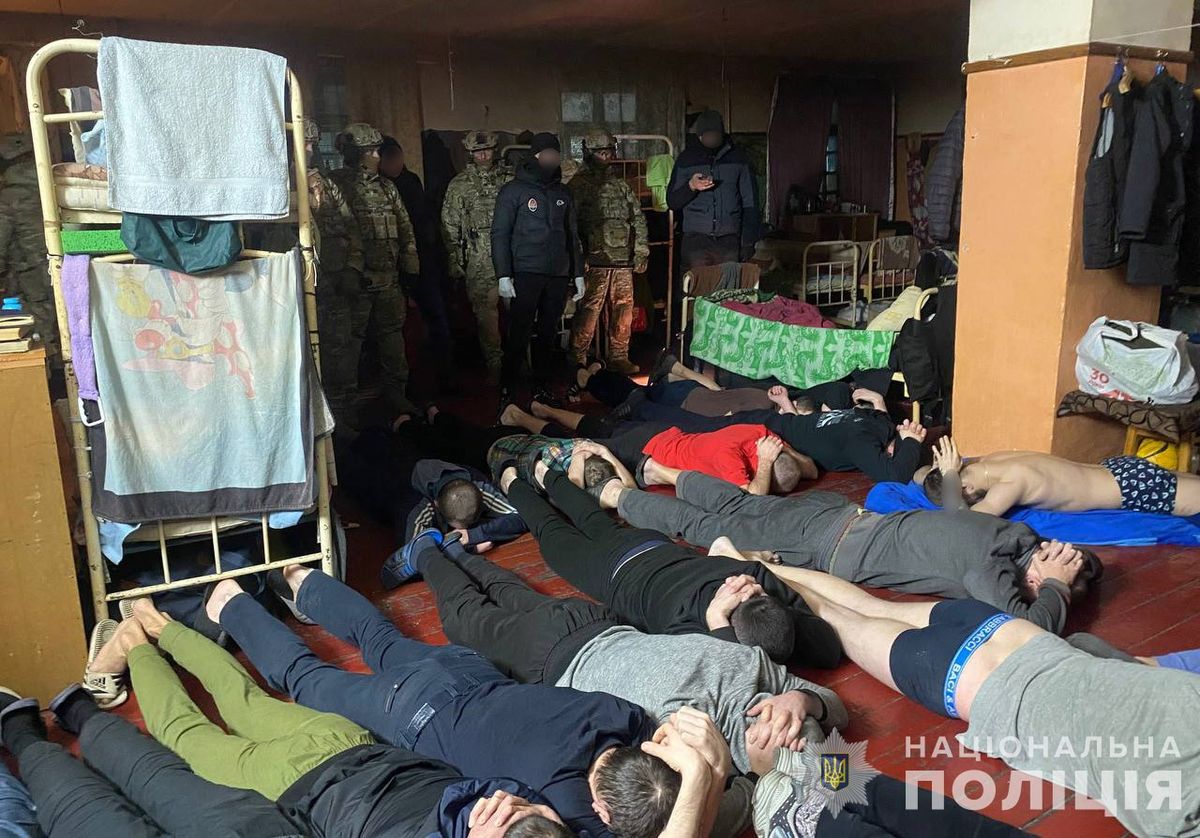 На Волині троє в'язнів по телефону виманювали гроші у таксистів