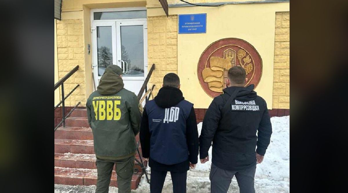 Двох львівських прикордонниць затримали за продаж інформації з закритих баз даних