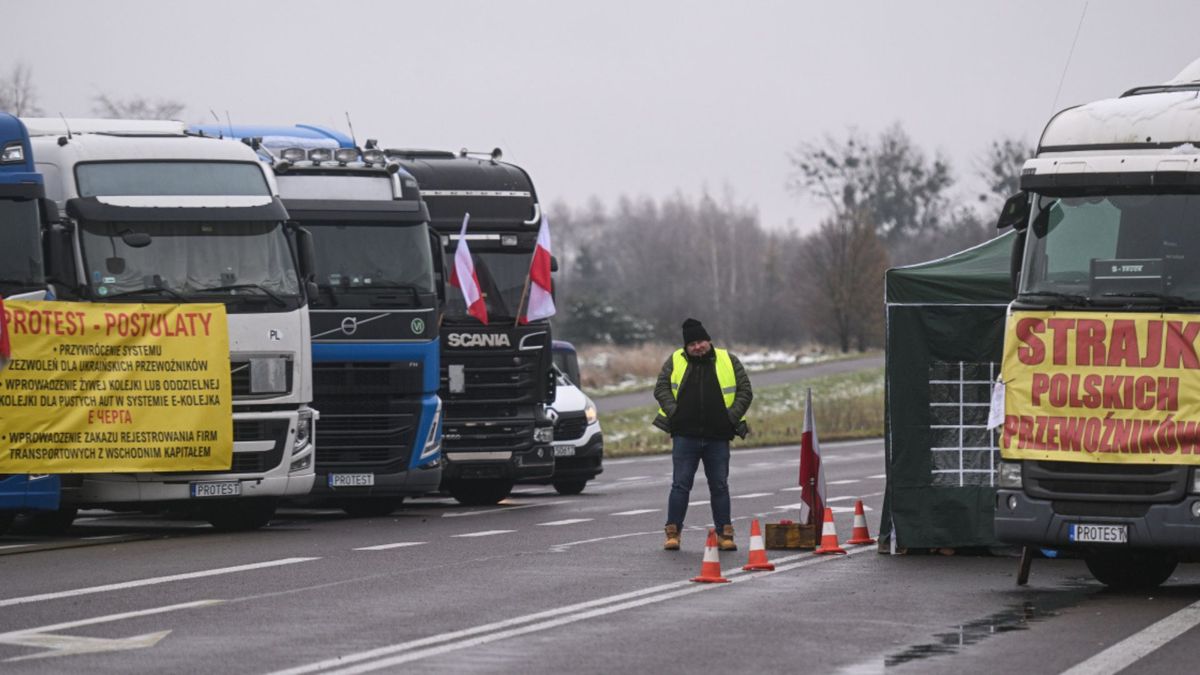 Польський уряд домовився із перевізниками про припинення протестів на кордоні з Україною