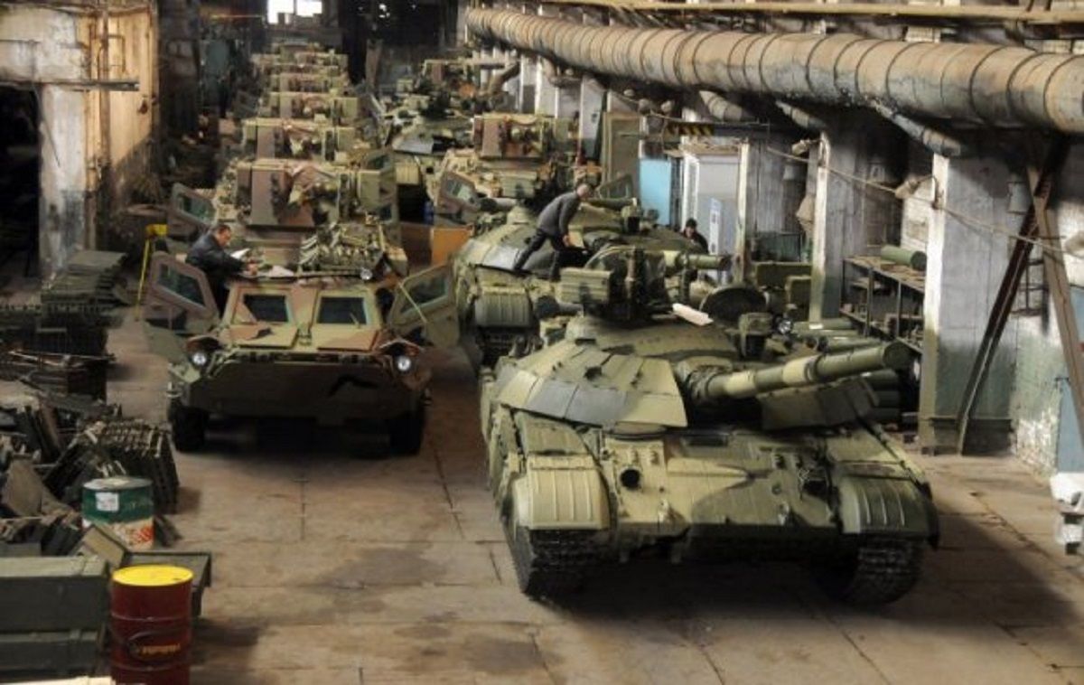 Уряд дозволив бронювати працівників оборонно-промислового комплексу без обмежень за кількістю