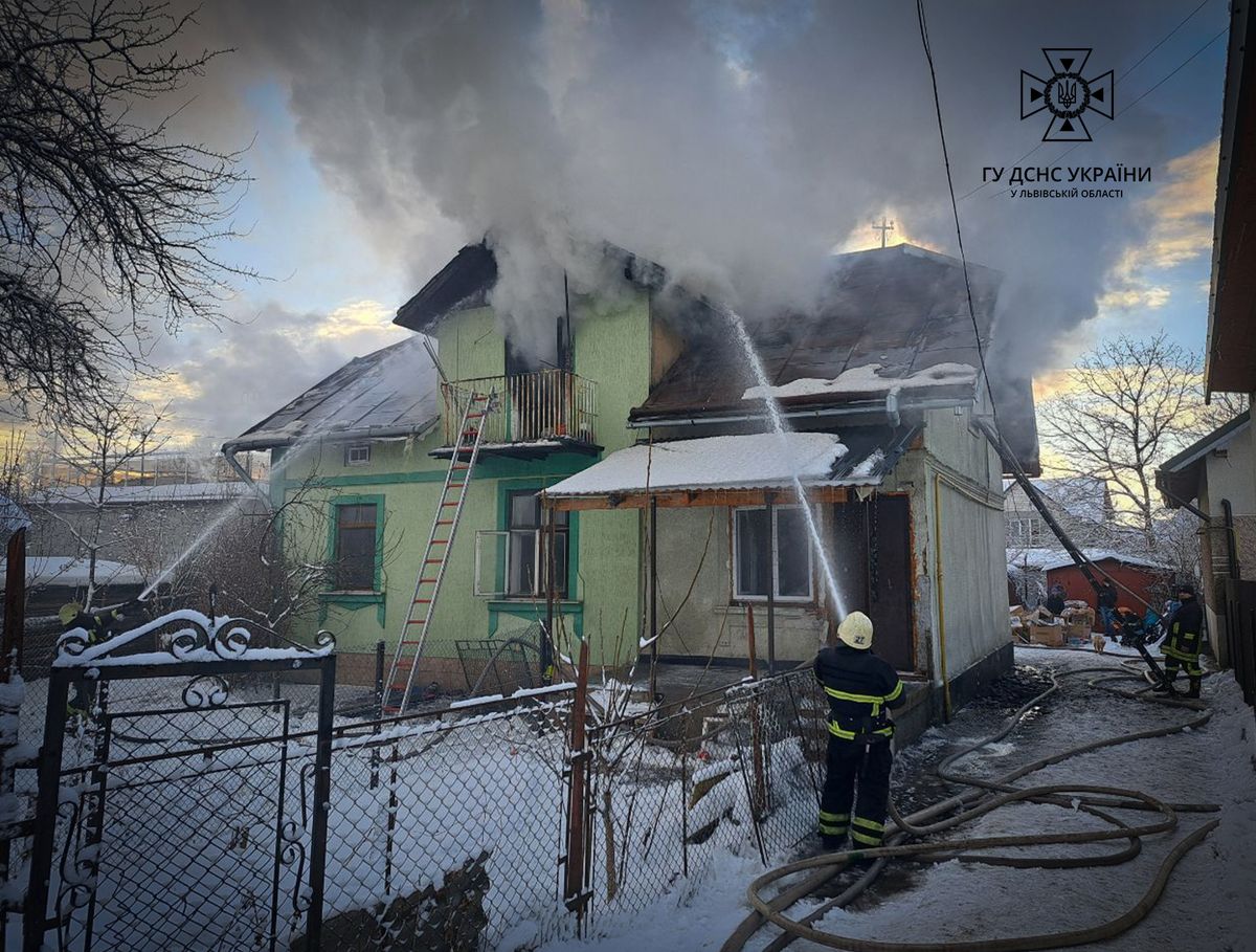 Дідусь із дворічною онучкою загинули під час пожежі в Самборі