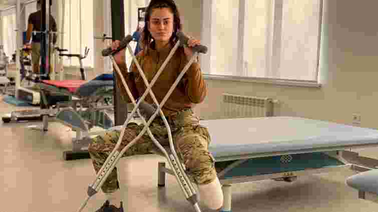 25-річна снайперка зі Львова відновлюється у центрі «Незламні» після важкого поранення