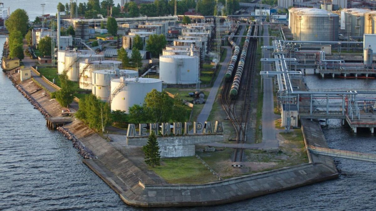 ГУР атакувало дронами нафтобазу біля Санкт-Петербурга