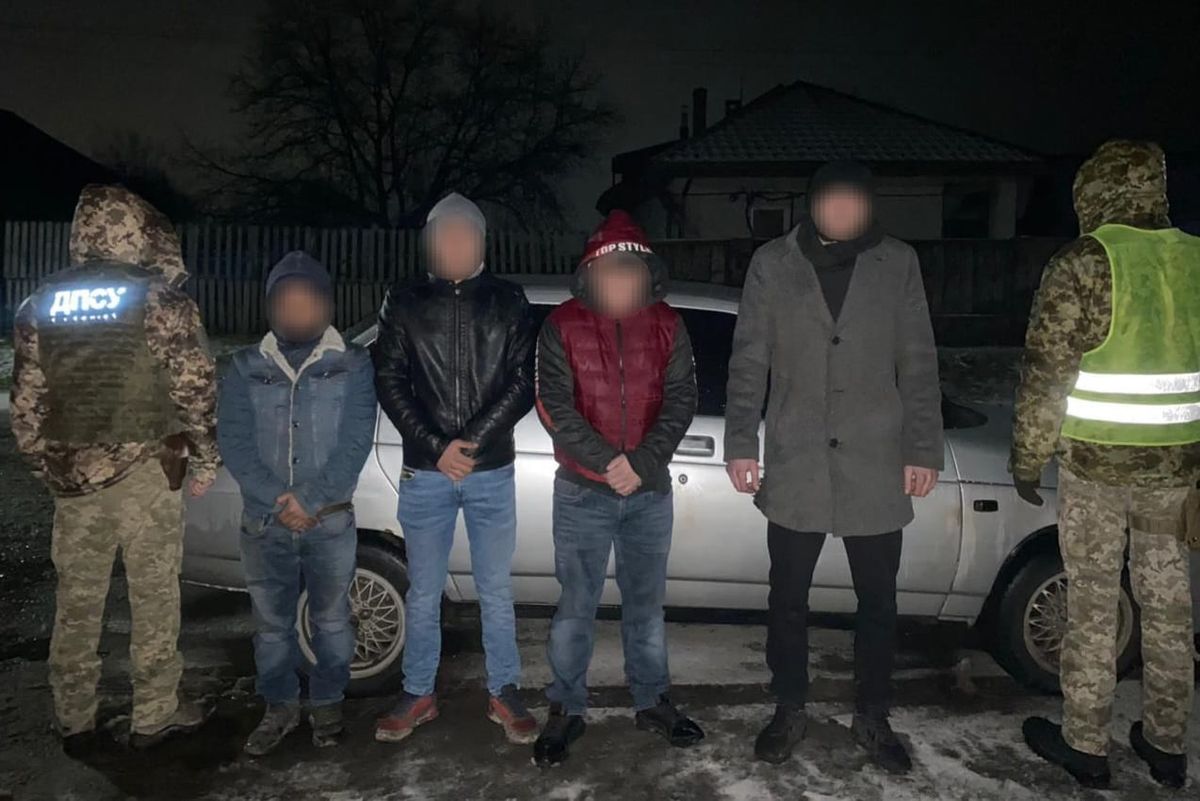 На Закарпатті затримали трьох ухилянтів і переправників, які допомагали їм тікати до Словаччини