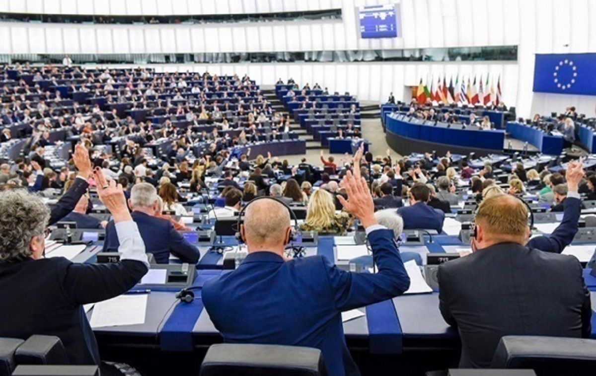 Європарламент закликав лідерів ЄС позбавити Угорщину права голосу в блоці