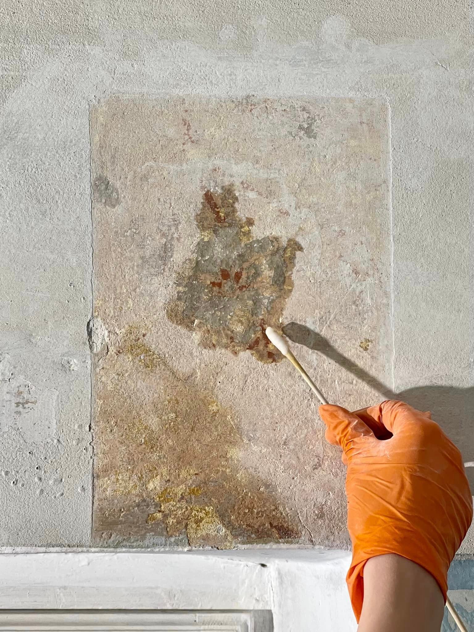 Квіточки під численними радянськими набілами