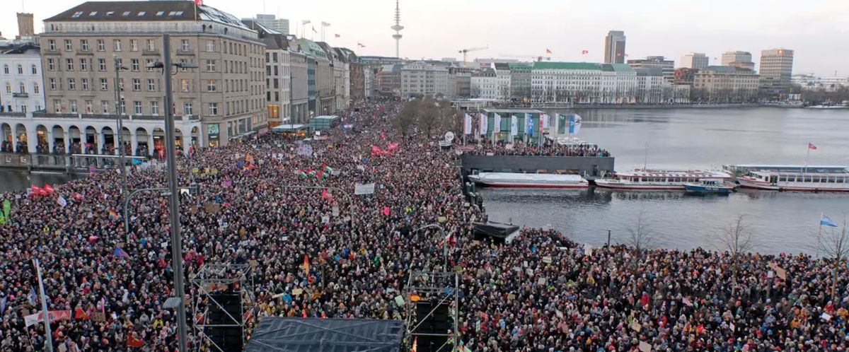 У Німеччині десятки тисяч людей вийшли на мітинги проти правопопулістської партії