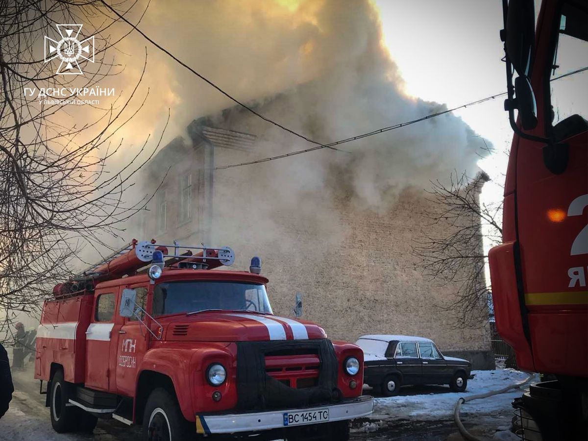 У Раві-Руській виникла пожежа у багатоквартирному будинку