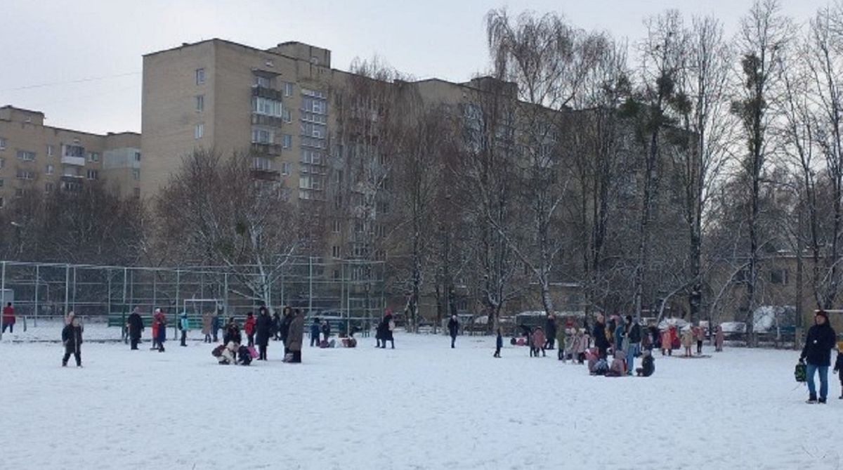 У школах Луцька через анонімні повідомлення про замінування запровадили дистанційну освіту