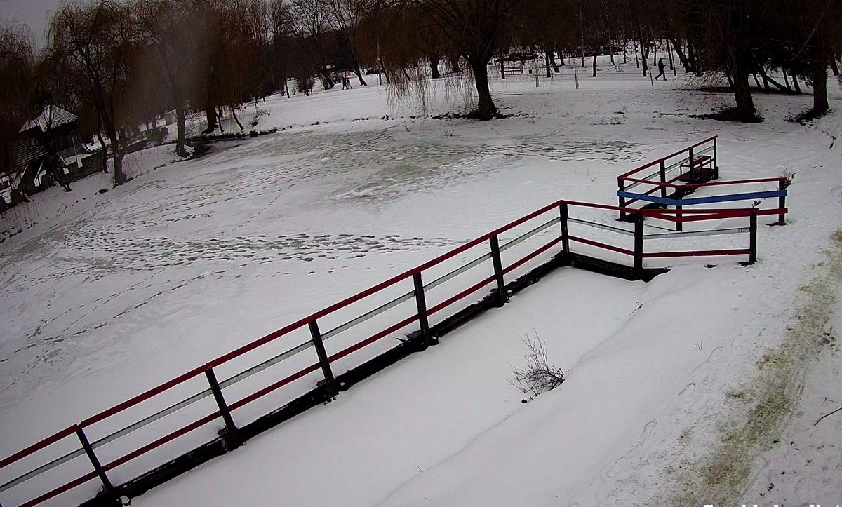 У Тернополі двоє підлітків провалилися під кригу