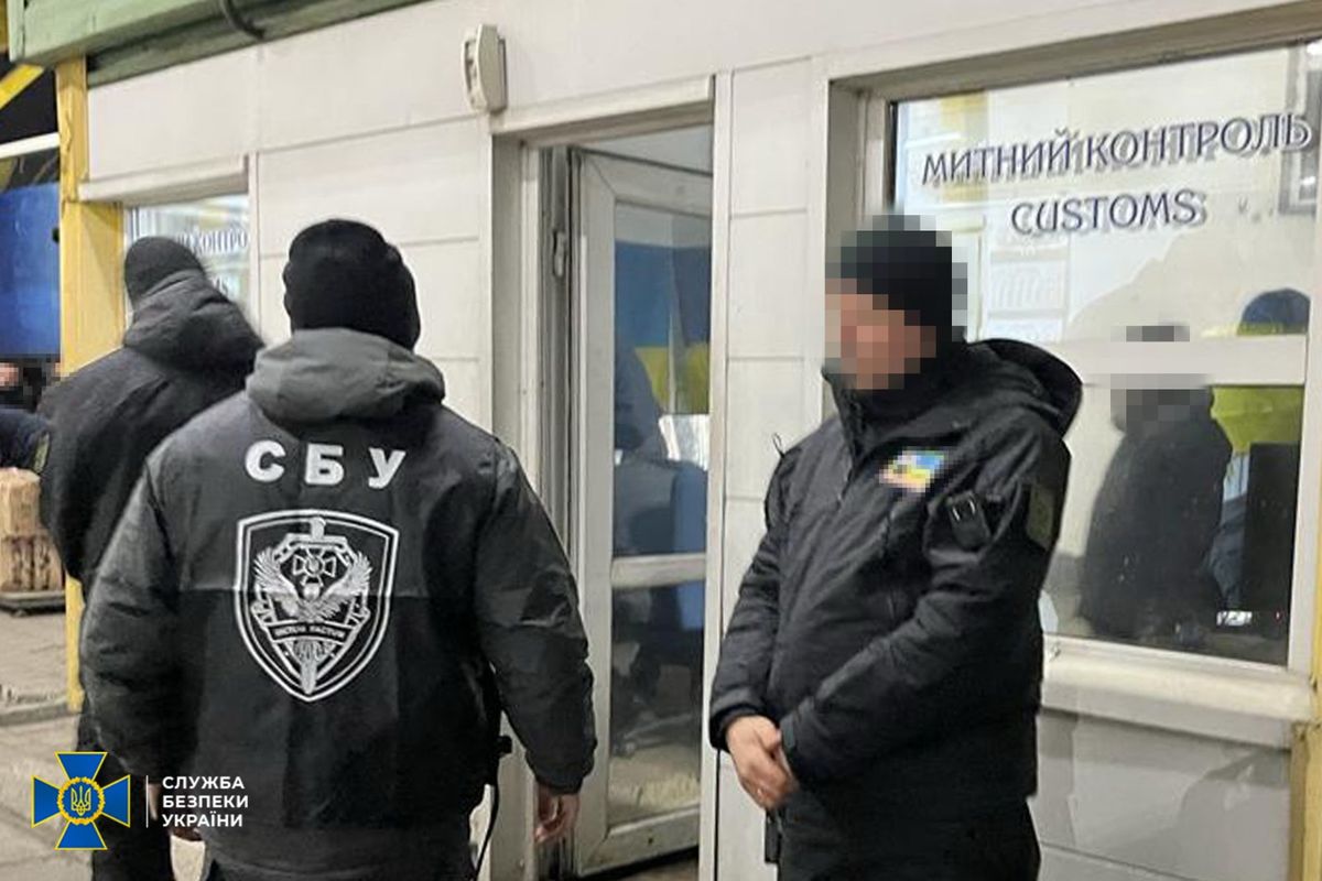 У Чопі СБУ викрила митників на схемі вимагання хабарів у міжнародних перевізників