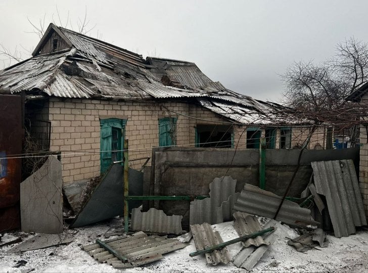 Наслідки падіння уламків в Павлограді фото Дніпровської ОВА