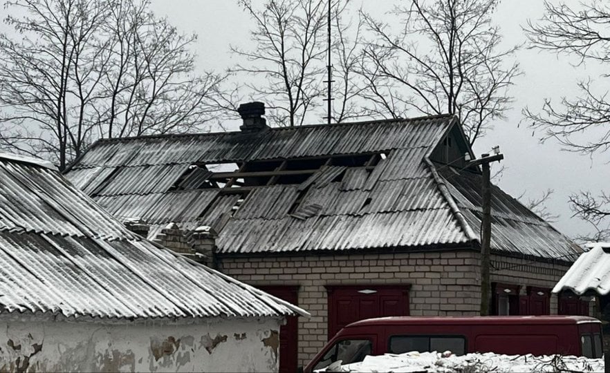 Наслідки падіння уламків в Павлограді фото Дніпровської ОВА