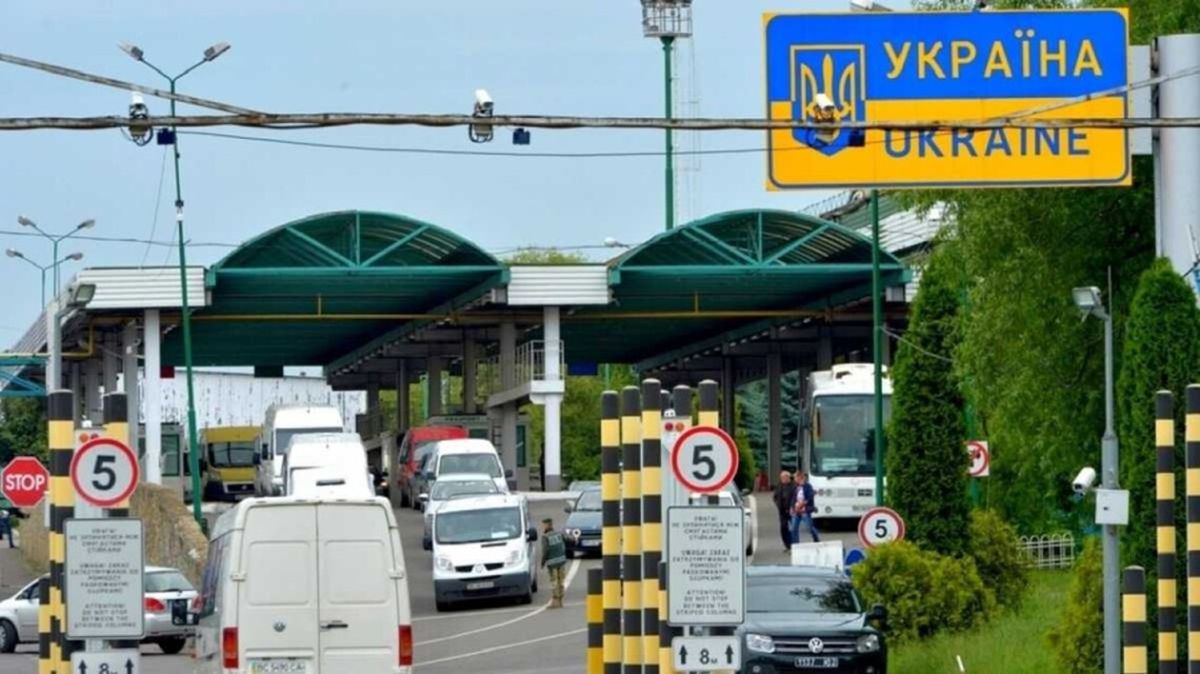 Директора благодійного фонду на Волині судили за переправлення за кордон ухилянтів