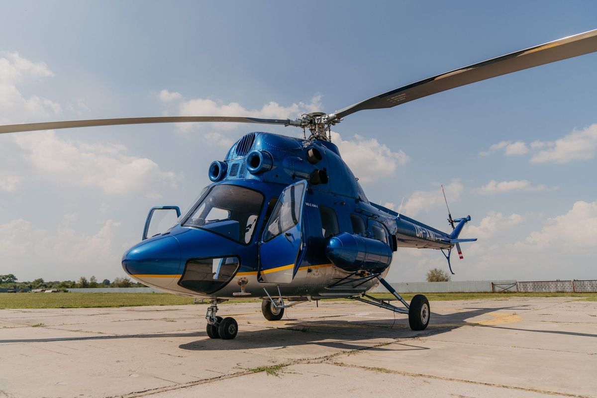 Польські волонтери передали бійцям ГУР гелікоптер Мі-2