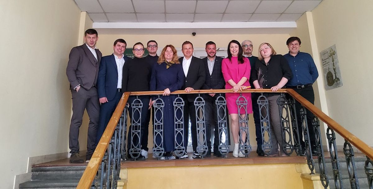 Кіноспільнота закликає перенаправити виділені на підтримку кінематографії кошти на ЗСУ