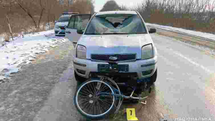 58-річний велосипедист загинув внаслідок наїзду авто на Хмельниччині