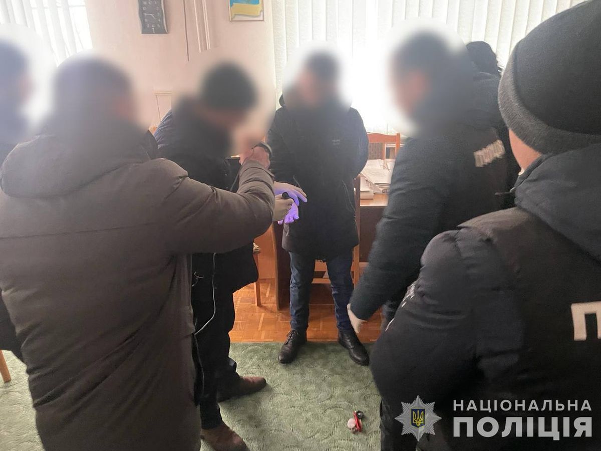 Поліція затримала на хабарі посадовця Волинського облавтодору