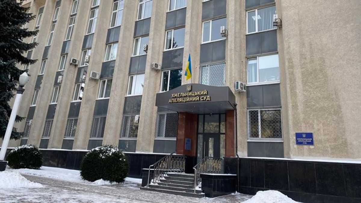 На Хмельниччині судили чоловіка, який вимагав у колишньої витрачені під час стосунків гроші