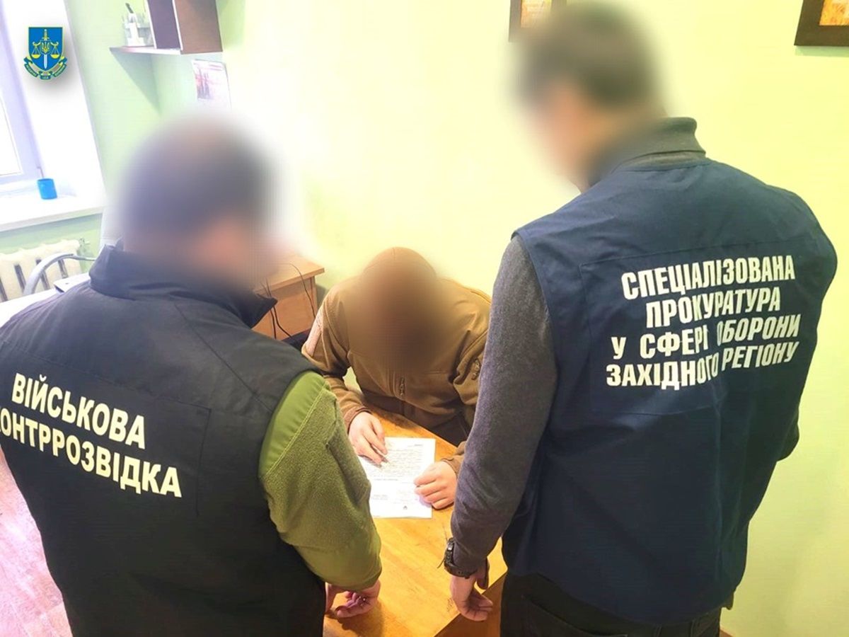 Полковника з Хмельниччини підозрюють в розтраті 650 тис. грн під час ремонту паркану