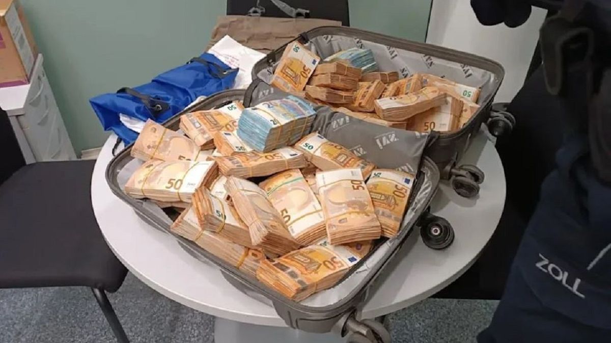 В аеропорту Мюнхена затримали українського пенсіонера, який перевозив 455 тис. євро