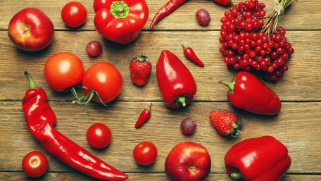 З якими хворобами допомагають боротися овочі й фрукти червоного кольору