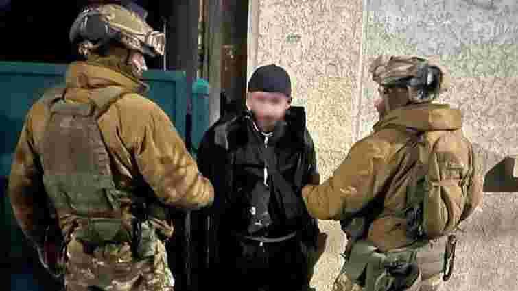 Правоохоронці затримали закарпатця, який кинув гранату на подвірʼя депутата обласної ради