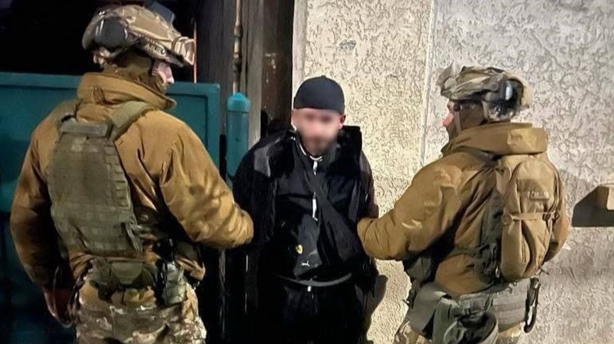 Правоохоронці затримали закарпатця, який кинув гранату на подвірʼя депутата обласної ради