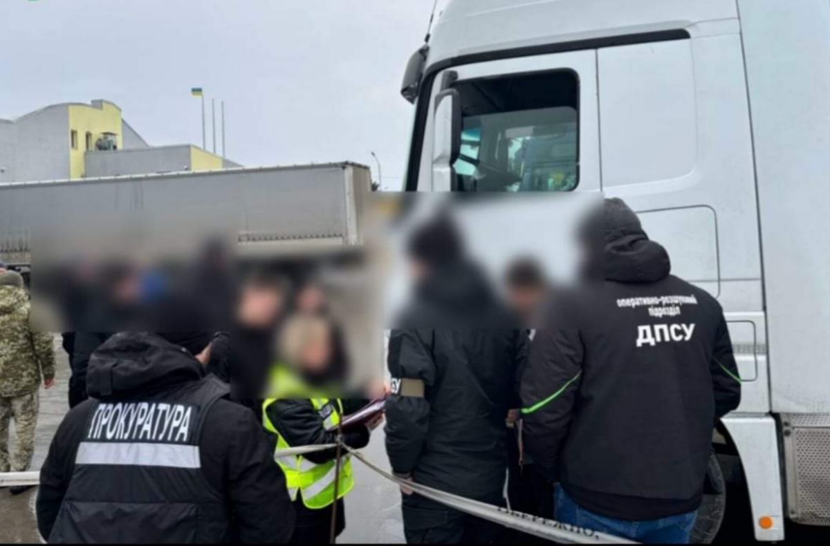 На Буковині далекобійник за 7 тис. євро намагався переправити ухилянта за кордон