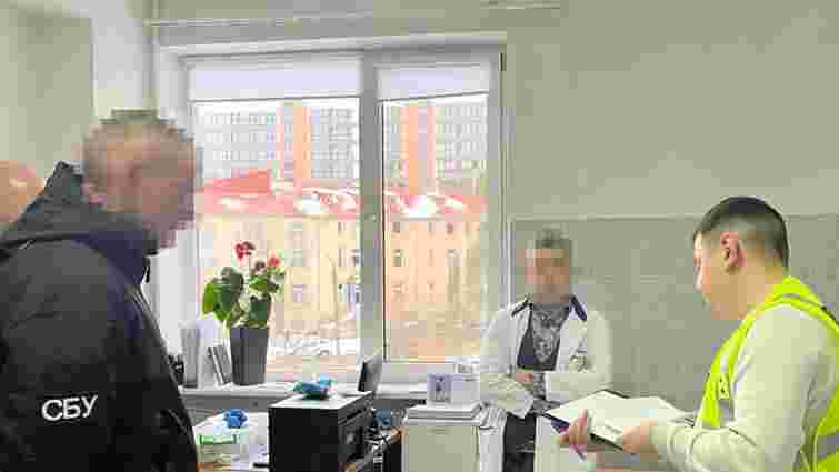 У Чернівцях викрили працівників трьох медзакладів в організації схеми ухилення від мобілізації