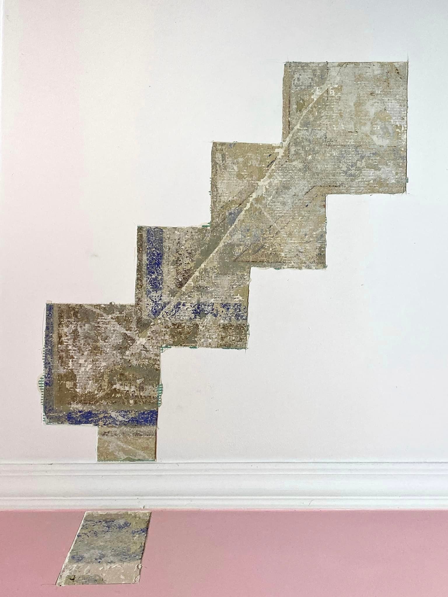 У будинку багато оздоблені стелі