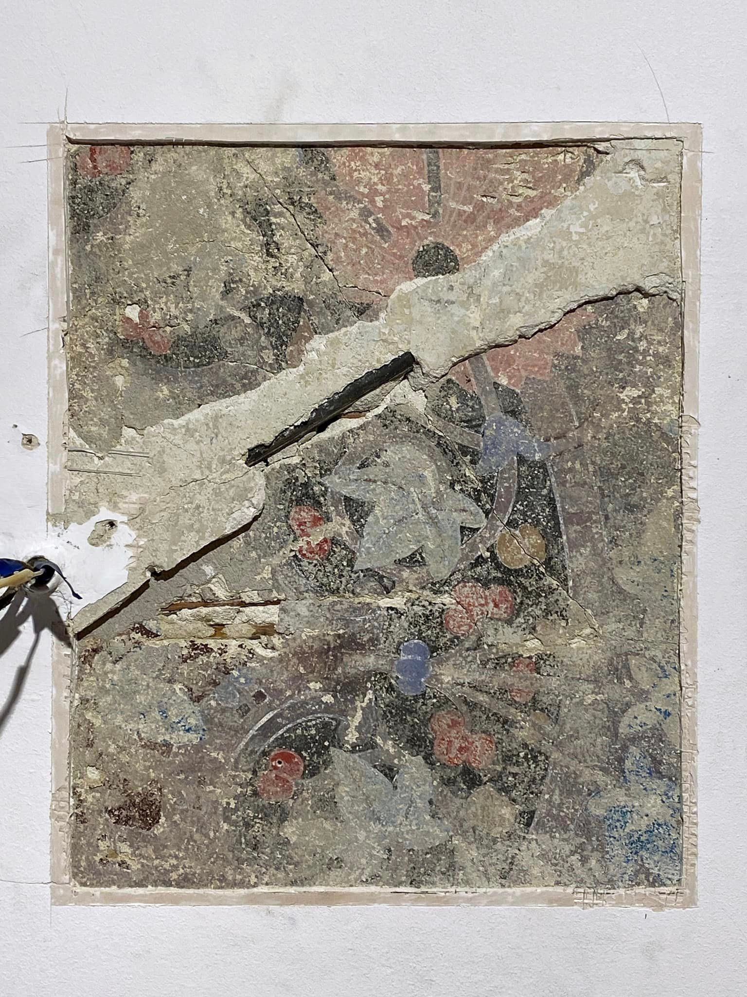 Розписи понищені прокладеними комунікаціями