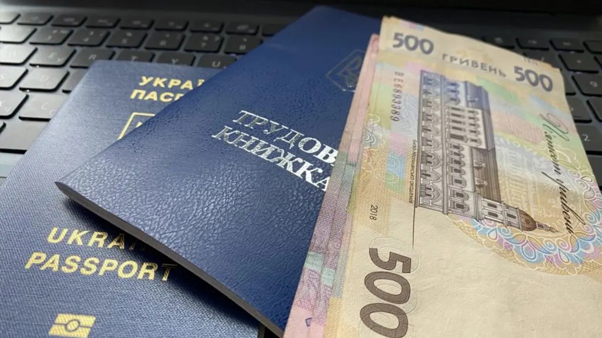 На Закарпатті посадовці ПФУ за $1 тис. підробляли страховий стаж для призначення пенсій