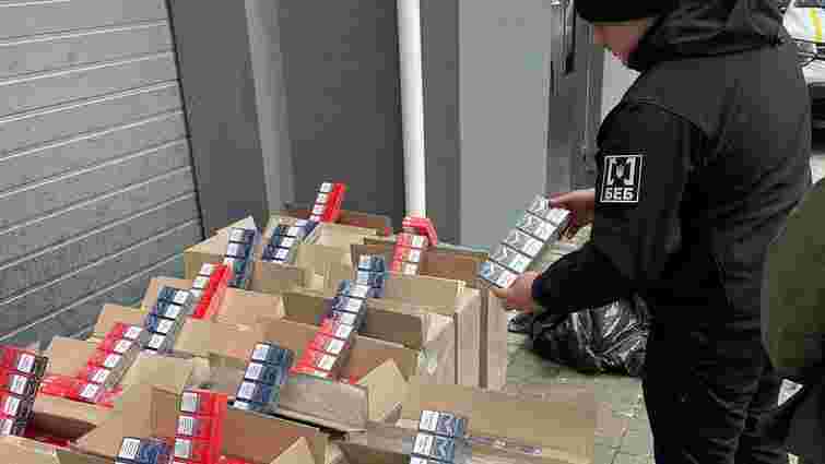 На Закарпатті у жителя Івано-Франківська знайшли 27 ящиків контрафактних сигарет