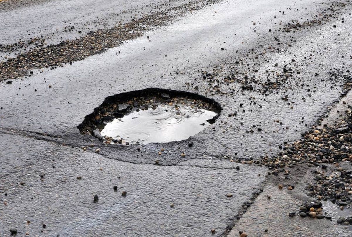 Водій відсудив 31 тис. грн у рівненських дорожників за пошкоджене через яму авто