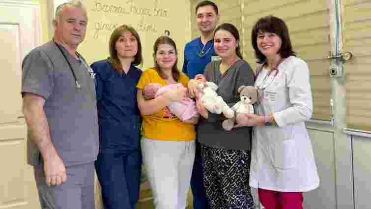 Львівські хірурги врятували трьох немовлят з великими пухлинами