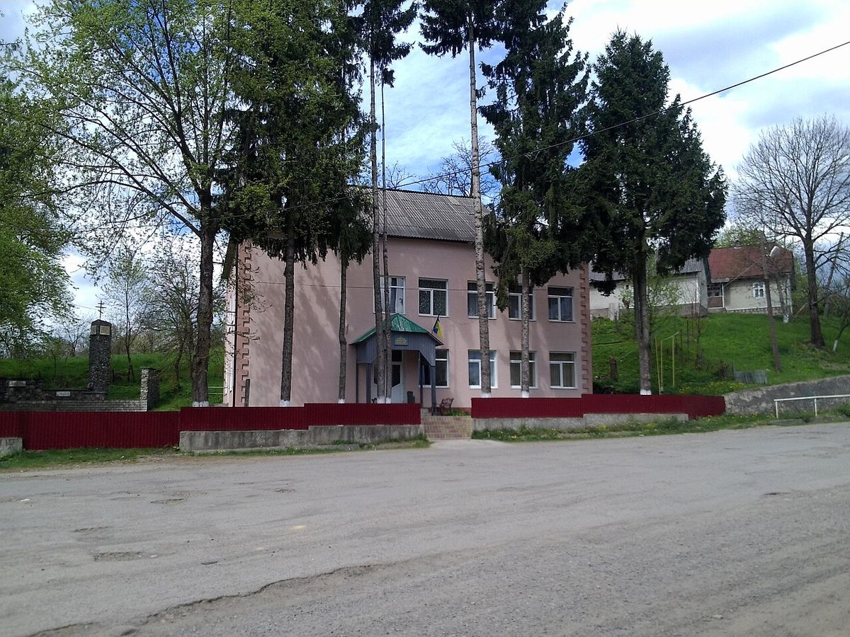 На Закарпатті начальниця відділу освіти отримала 2 роки тюрми за виписування премій