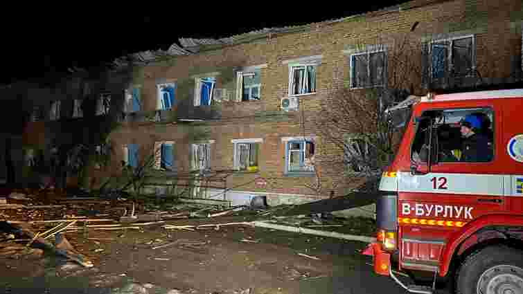 Росіяни вдарили авіабомбами по цивільній лікарні на Харківщині, є постраждалі