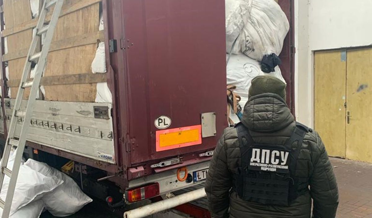 У Краківці викрили контрабанду брендового одягу на 20 млн грн
