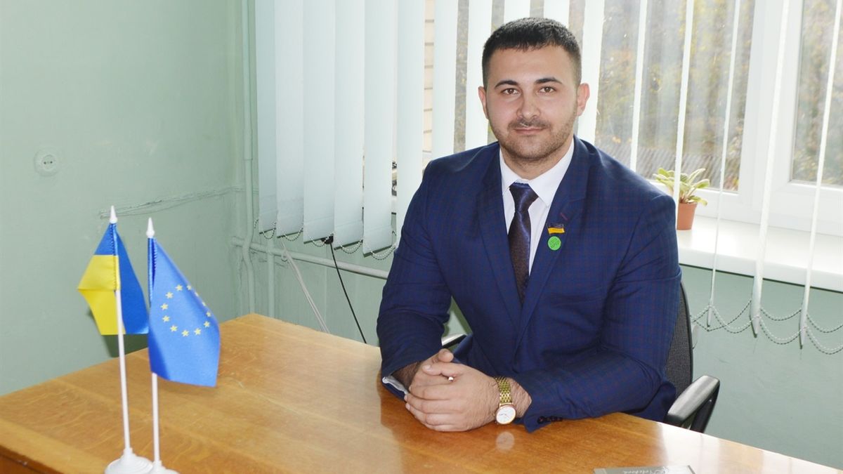 Нардеп з Буковини за 2022 рік задекларував 470 тис. грн зарплати та готівку