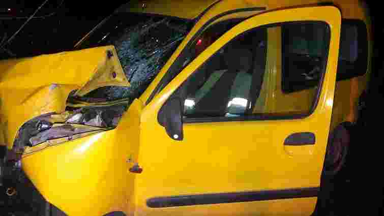 58-річний водій з Рівненщини загинув внаслідок зіткнення авто з деревом