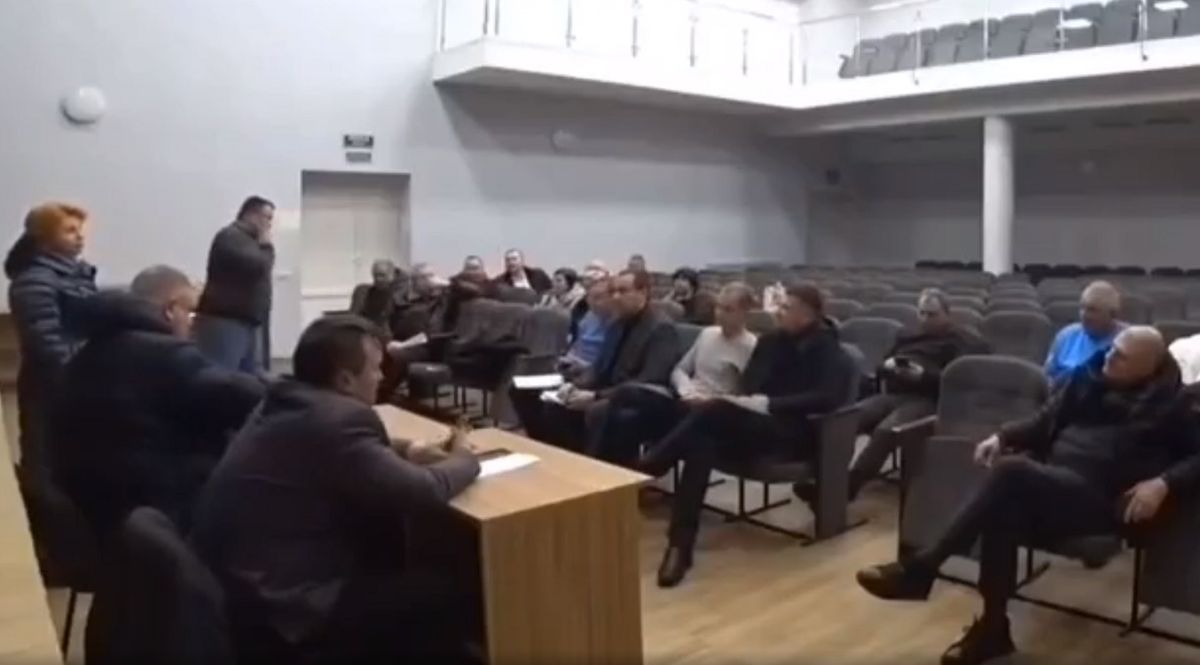 Депутатам сільради біля Львова на сесії роздали повістки до ТЦК