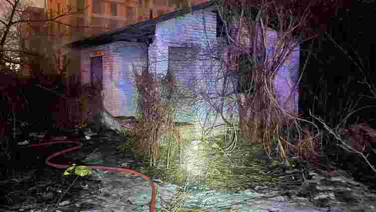 Під час пожежі у закинутій будівлі у Львові знайшли мертвого чоловіка