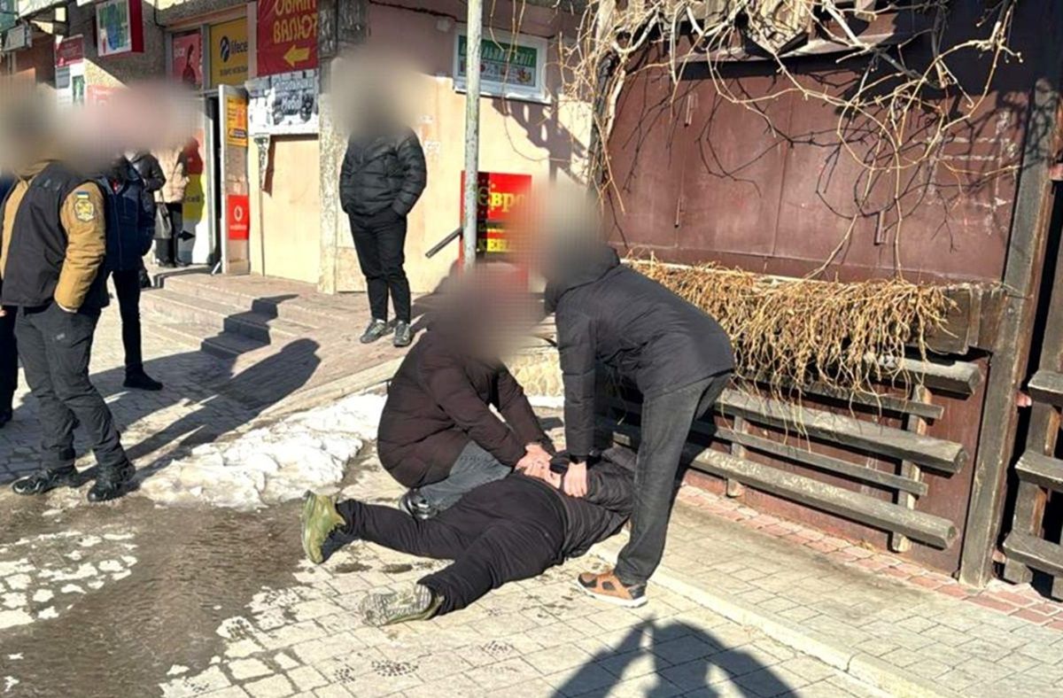 Солдат з Тернопільщини за 8500 євро пообіцяв знайомому допомогти уникнути призову