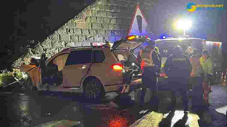 На Львівщині авто в’їхало в стіну, є загибла і четверо травмованих